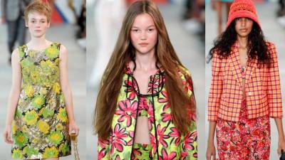 “En esta colección hay faldas pareo, muchos flecos y tejidos fluidos, como los pantalones de pata de elefante, para bailar toda la noche”, dijo Michael Kors.