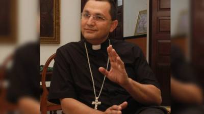 El padre Juan José Pineda dice que se defenderá.