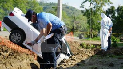 Medicina Forense hizo el levantamiento cadavérico del taxista asesinado.