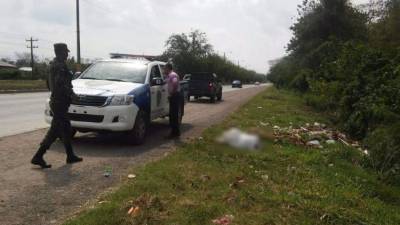 El cuerpo inerte quedó a un lado del bulevar que conduce hacia San Pedro Sula.