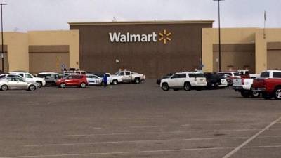 Según reporta ABC7 la Policía de Amarillo evacuó personas por el lado oeste del edificio.