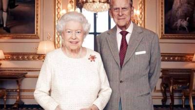 La reina Isabel II y el príncipe Felipe celebraron 71 años de matrimonio.