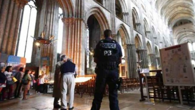 El lamentable hecho conmocionó a toda la feligresía católica. El padre estuvo dos meses en coma.