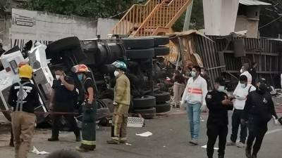 Imágenes dramáticas y de dolor se apreciaron en la escena del mortal accidente vial.