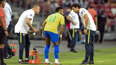 Neymar se lesionó en el amistoso de Brasil contra Nigeria. Foto AFP