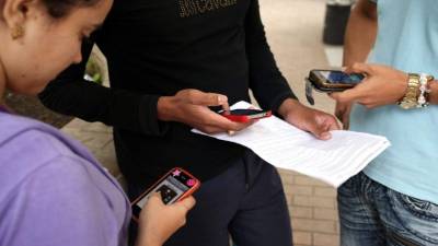 El precio del SMS será de 0,60 pesos convertibles (CUC, equivalente al dólar). EFE/Archivo.