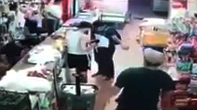 Video captado de la cámara de seguridad del establecimiento comercial.