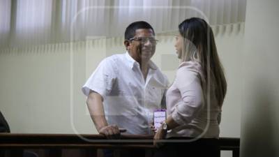 Judicial. Jorge Alberto Barralaga Hernández ayer en la sala de juicios de la Corte aprovechó para saludar a presentes.