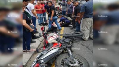 No se dieron detalles personales del motociclista afectado.