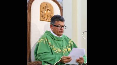 Padre José Antonio Canales, párroco de la catedral San Pedro Apóstol.