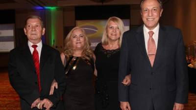 Las parejas diplomáticas de Brasil y Argentina: Zenik y Margherita Krawctschuk con Mónica y Guillermo Rossi.