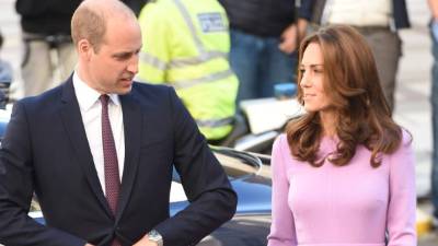 La duquesa de Cambridge ha retomado su agenda de trabajo cinco meses después de dar a luz a su tercer hijo y ha generado controversia por su atuendo.