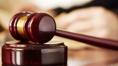 El juez Peter Hobbs pidió al médico del acusado, de 72 años, que le midiese el pene con una regla de madera en la celda de la corte.