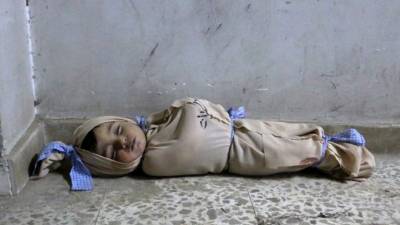 Los bombardeos continuaron durante la madrugada del sábado e incluso después de la votación en la ONU.