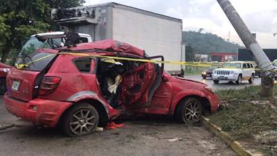 Así quedó la camioneta luego del encontronazo final contra un poste en el bulevar del este.