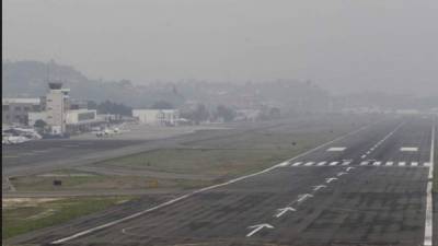 La pista del aeropuerto internacional Toncontín permaneció inhabilitada por la bruma.