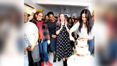 Meghan Markle en la inauguración de una pastelería. Foto: Instagram