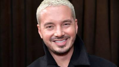 J Balvin a su paso por la alfombra roja de los Premios Grammy 2019 este domingo 10 de febrero de 2019. AFP