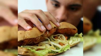 Los médicos recomiendan a las personas una alimentación saludable. foto: Franklyn Muñoz.