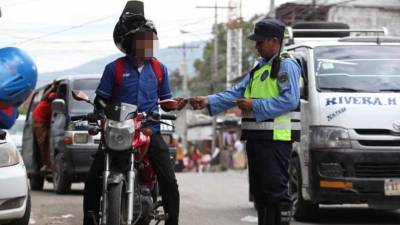 La Policía advirtió que seguirán aplicando severas sanciones a los conductores que irrespetan la normatividad vial.