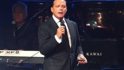 Luis Miguel durante uno de sus conciertos.