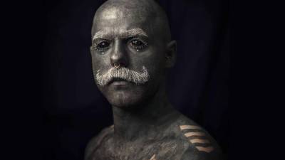 Adam Curlykale tiene casi un 90% de su cuerpo cubierto de tinta.