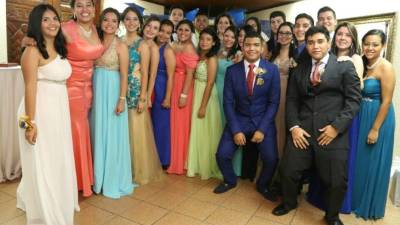 La promoción 2015 del instituto bilingüe Saint Joseph disfrutó de una inolvidable noche de graduación.