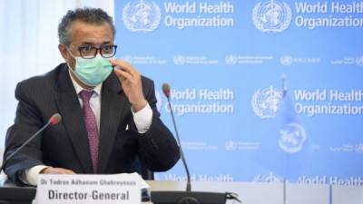 El director general de la Organización Mundial de la Salud (OMS), Tedros Adhanom Ghebreyesus, habla durante una reunión bilateral antes de firmar una iniciativa BioHub con un repositorio mundial de patógenos covid-19. Foto AFP
