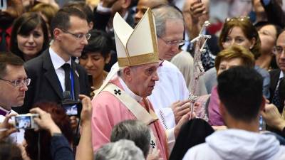 El Papa Francisco llega para celebrar una misa en el Centro Deportivo Príncipe Moulay Abdellah en la capital Rabat el 31 de marzo de 2019.