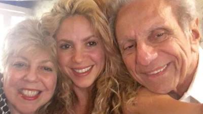 Shakira, junto a sus padres William y Nidia (c) Instagram.
