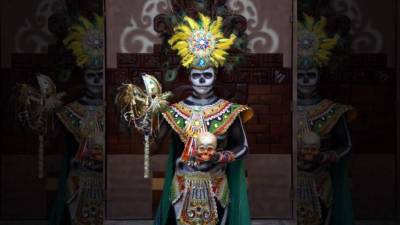 Nestor Hernández como emperador azteca fue uno de los participantes que cautivó miradas.