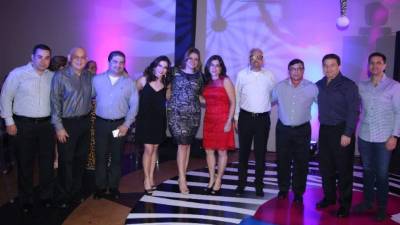 Gerson Coto, Azucena Conedera, Verónica Medina, Giselle Camahuati, Allan Núñez, Mike Soto, Jesús y Juan Diego Canahuati.