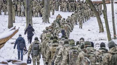 Más de 100,000 hombres, junto a avanzado equipo militar, permanecen en la frontera rusa con Ucrania a la espera de cualquier orden.