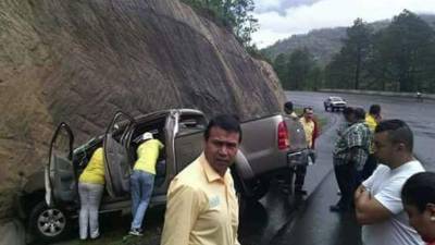 Edgardo Casaña y Yester Muñoz diputados del partido Libre, sufren accidente en la carretera que conduce al Norte del País.