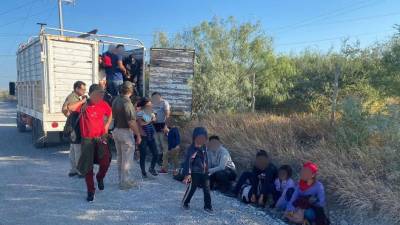 En el camión viajaban 22 salvadoreños, un nicaragüense y 80 personas provenientes de Honduras. Agencia Reforma