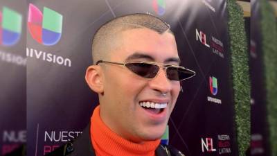 Bad Bunny posa para la prensa ayer, domingo 2 de diciembre de 2018, a su llegada a la final del reality de Univision 'Nuestra belleza latina' en Miami, Florida (EE.UU.). EFE