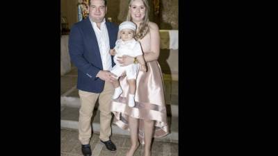 Leonardo José y Gabriela Rivera con su hijo Santiago José Rivera villalobos.