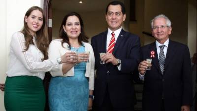 Mitty Matamoros, Ana Hernández, Guillermo Gonzales Arica y Ricardo Maduro.