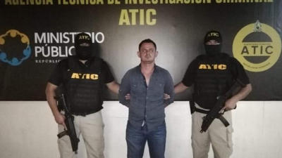 Jerson Edgardo Morán Juárez cuando era presentado por agentes de la Atic.