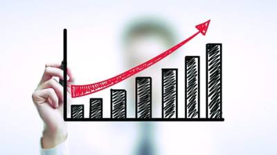 man drawing schedule of business growth