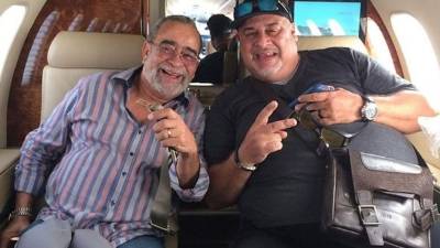 Andy Montañez y su hijo, el también cantante Andy Montañez Jr (d).