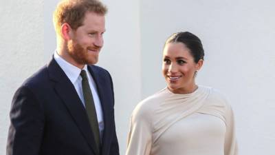 La familia real ha tenido muchas tradiciones antiguas que han ido cambiando con el tiempo; en lo que respecta a la maternidad, las costumbres y las normas no han cambiado mucho.Hay muchas reglas estrictas que se espera que Harry y Meghan sigan a la llegada de su bebé que ya está a la vuelta de la esquina.