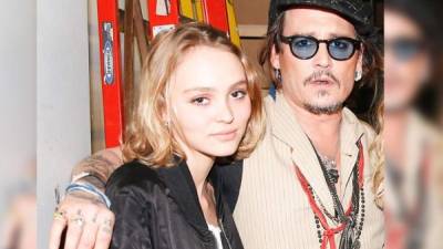 Johnny Depp junto a su hija Lily-Rose.