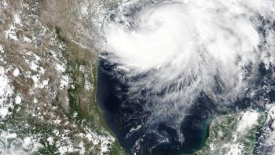 La tormenta tropical Hanna se intensifica y pone en alerta a la costa de Texas.