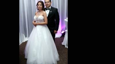 Glenda Morán y Carlos Mejía disfrutaron de su velada matrimonial.