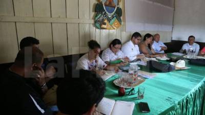 Corporación municipal de Erandique en plena sesión, presidida por el alcalde Rudy Trejo.