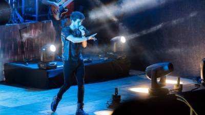 Sebastián Yatra encantó a los sampedranos con su espectacular carisma.