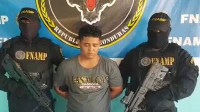 El supuesto pandillero fue presentando en las instalaciones de la Fuerza Nacional Anti extorsión en La Ceiba.