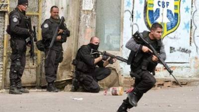 Los policías dispararon al menos 30 tiros contra el coche en el que se encontraban los jóvenes.