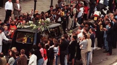 La trágica muerte de la princesa Diana reunió en dolor a muchas personas.